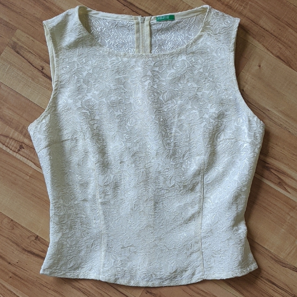 United Colors Of Benetton Cream Sleeveless Fitted Blouse